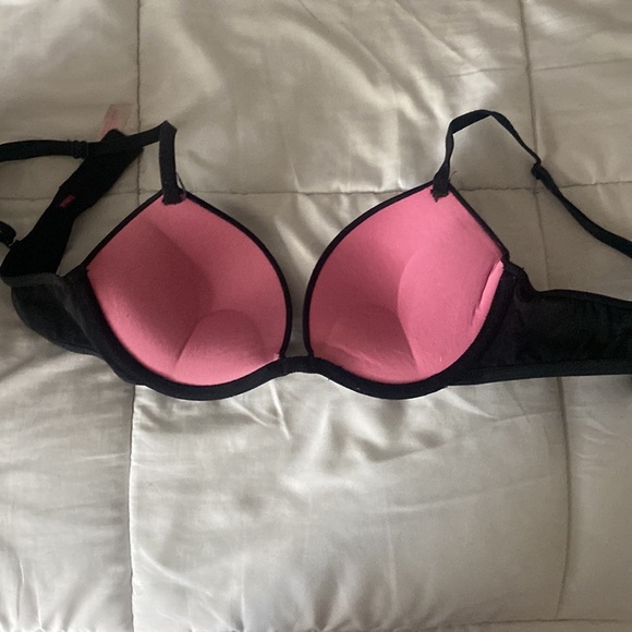 black victoria secret bra - Picture 2 of 2